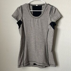 🤍 Lululemon black and white striped top